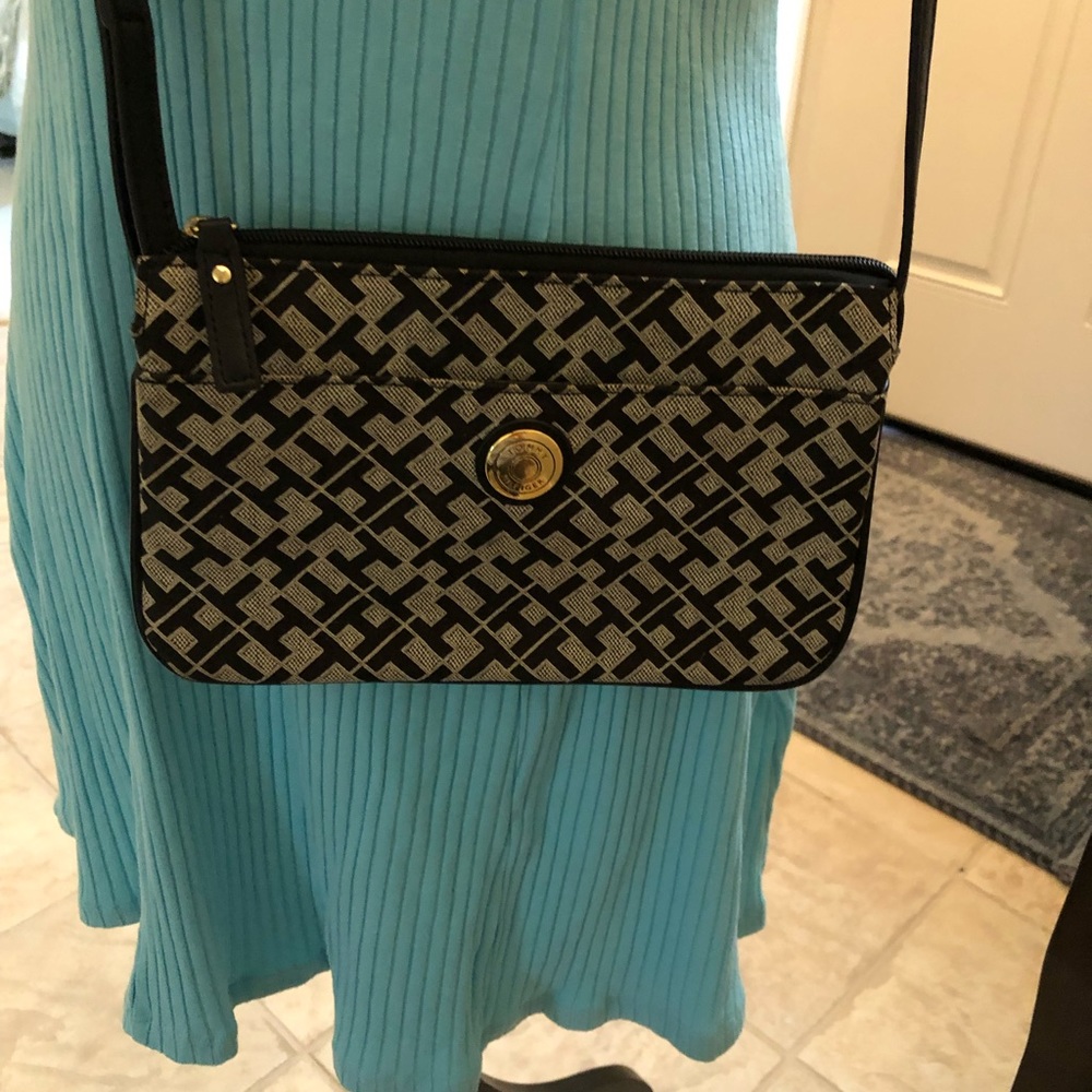 🌞Tommy Hilfiger CrossBody Purse🌞